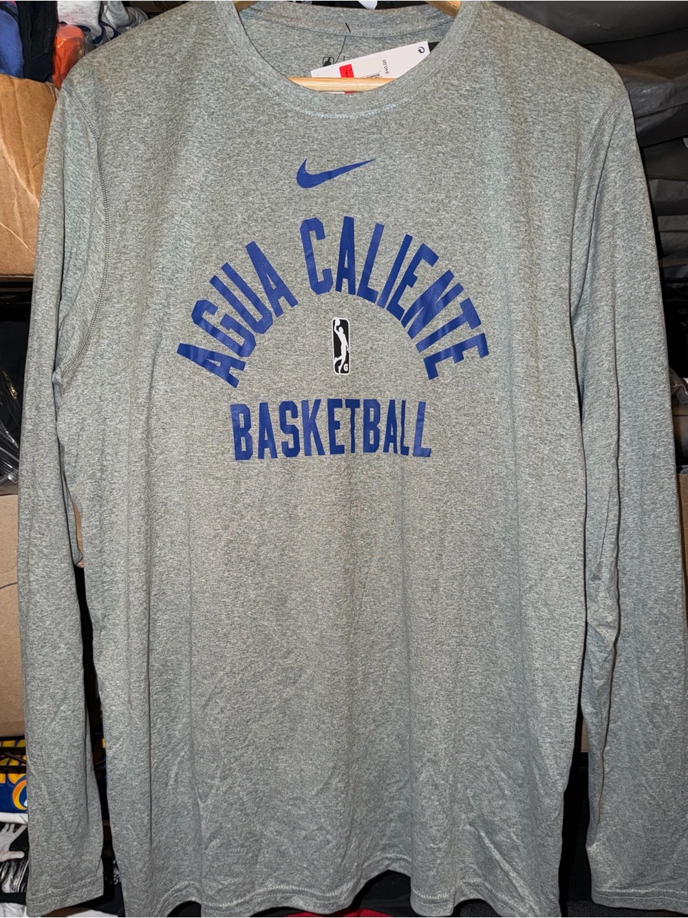 Nike Agua Caliente Basketball Long-Sleeve Shirt size Men’s Large Brand New Shirt